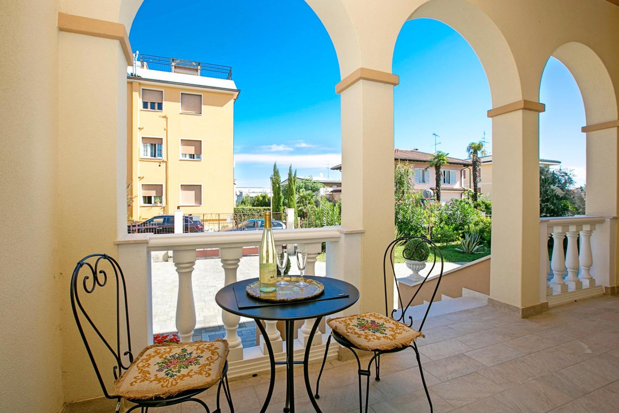 Villa Mimosa - Appartamento 1 - Happy Rentals Дезенцано-дель-Гарда Экстерьер фото